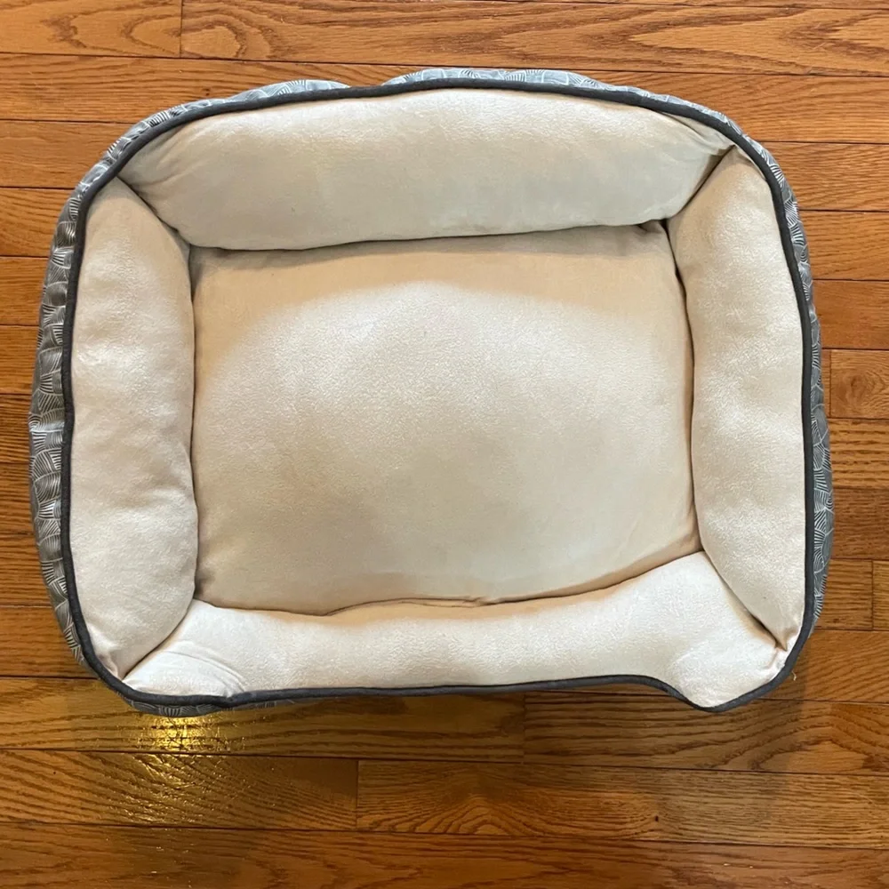 Dog Bed: Classic Puffy Pillow Pet Bed, Medium